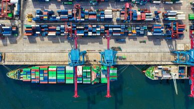 Gestion de la chaîne d’approvisionnement et des stocks : relever le défi de la logistique transfrontalière pour les franchises